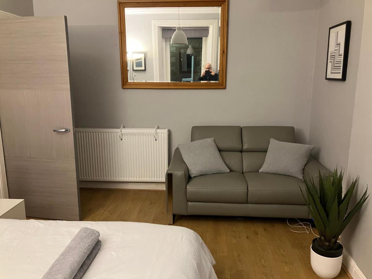 Next Door To Holyrood Palace And Arthur'S Seat Bed & Breakfast Edinburgh Dış mekan fotoğraf